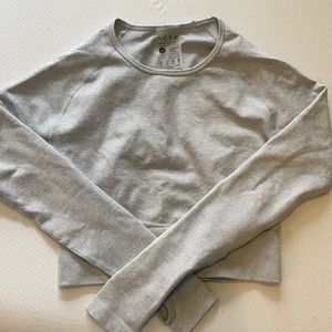 ACTA long sleeve crop top